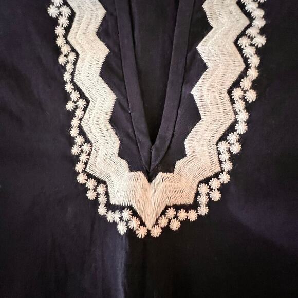 Talbots Navy Embroidered Cotton Tunic Top Medium Sleeveless - Picture 8 of 10